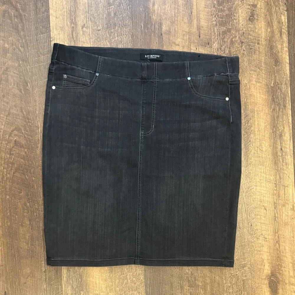 Liverpool Los Angeles Jean Skirt Size 22 Charcoal in color - Picture 1 of 3